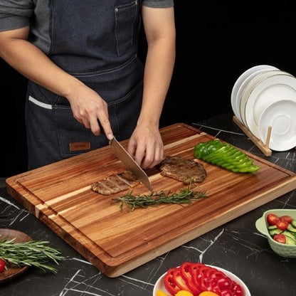 planche-a-decouper-en-bois-avec-rainure-resistante-aux-marques-de-couteaux