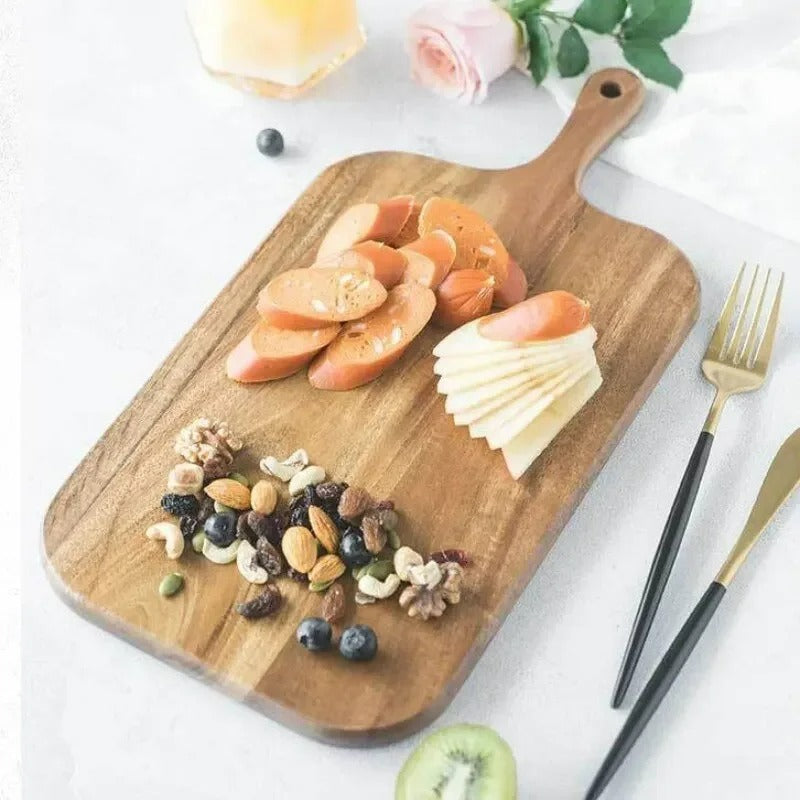 planche-a-decouper-en-bois-couper-legumes