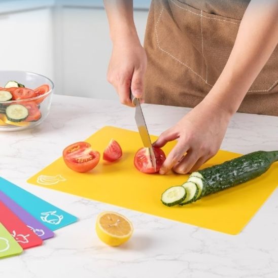 planche-a-decouper-plastique-flexible-jaune